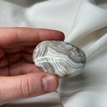 Load image into Gallery viewer, Lace Agate Palmstone