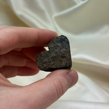 Load image into Gallery viewer, Amethyst Heart Carving B