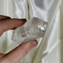 Load image into Gallery viewer, Clear Quartz Vogel C with Rainbows