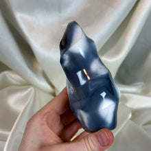 Load image into Gallery viewer, Classic Orca Agate Flame (1lb2oz)
