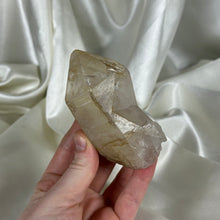 Load image into Gallery viewer, Chunky Quartz Point
