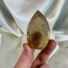 Load image into Gallery viewer, High Clarity Honey Citrine Flame