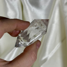 Load image into Gallery viewer, Clear Quartz Vogel E (imperfect)