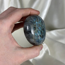 Load image into Gallery viewer, XL Labradorite Palmstone