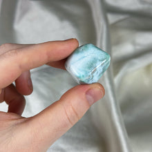 Load image into Gallery viewer, XL Larimar Tumble D