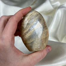 Load image into Gallery viewer, Peach Moonstone Freeform (7oz)