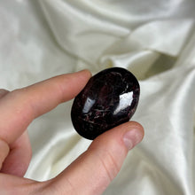 Load image into Gallery viewer, High Quality Garnet Palmstone A