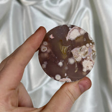 Load image into Gallery viewer, Flower Agate Pedestal Carving B