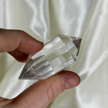 Load image into Gallery viewer, Clear Quartz Vogel G