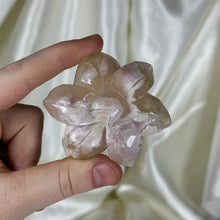 Load image into Gallery viewer, Flower Agate Flower Carving