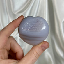 Load image into Gallery viewer, Druzy Agate Heart Carving