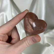 Load image into Gallery viewer, Sunstone Heart