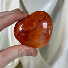 Load image into Gallery viewer, Quartzy Carnelian Heart Carving