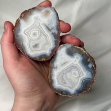 Load image into Gallery viewer, Lacy Moroccan Agate Pair with Parallax effect