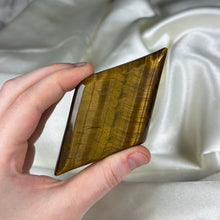 Load image into Gallery viewer, Tigers Eye Diamond Carving A