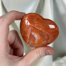 Load image into Gallery viewer, Quartzy Carnelian Heart Carving