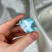 Load image into Gallery viewer, XL Larimar Tumble A