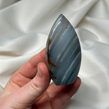 Load image into Gallery viewer, Brazilian Agate Flame F (92g)