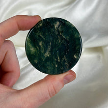 Load image into Gallery viewer, Moss Agate Disc Carving K