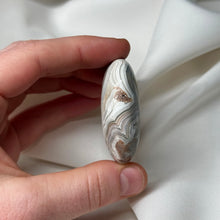 Load image into Gallery viewer, Lace Agate Palmstone