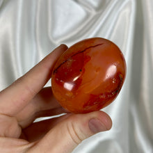 Load image into Gallery viewer, Pinky-red Carnelian Palmstone