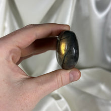 Load image into Gallery viewer, Labradorite Palmstone H