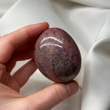 Load image into Gallery viewer, Rhodonite Palmstone A