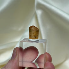 Load image into Gallery viewer, Beautiful Terminated Imperial Topaz Crystal F