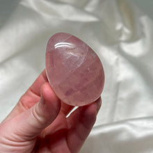 Load image into Gallery viewer, Star Rose Quartz Palmstone A