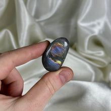 Load image into Gallery viewer, Mini Purple Labradorite Pocket Palm A