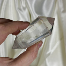 Load image into Gallery viewer, Clear Quartz Vogel C with Rainbows