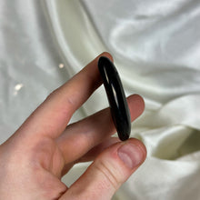 Load image into Gallery viewer, Jet Worrystone Carving