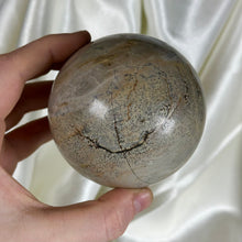 Load image into Gallery viewer, 1lb7.2oz Dendritic Jasper Sphere
