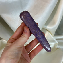 Load image into Gallery viewer, Purple Jade Wand Carving