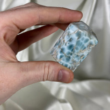 Load image into Gallery viewer, Turtleback Pattern Half Polished Larimar Freeform