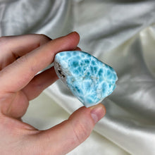 Load image into Gallery viewer, Turtleback Pattern Larimar Freeform