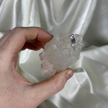 Load image into Gallery viewer, Chunky Glassy Quartz Point