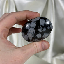 Load image into Gallery viewer, Snowflake Obsidian Palmstone C