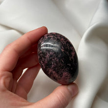 Load image into Gallery viewer, Rhodonite Palmstone B