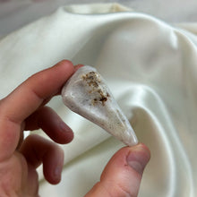 Load image into Gallery viewer, Plume Agate Raven Skull Carving