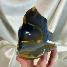 Load image into Gallery viewer, Moody Orca Agate Flame (1lb14oz)