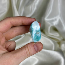 Load image into Gallery viewer, Larimar Tumble B