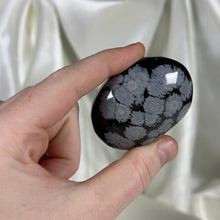 Load image into Gallery viewer, Snowflake Obsidian Palmstone C