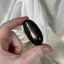 Load image into Gallery viewer, Hypersthene Shiva Carving