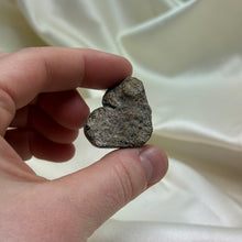 Load image into Gallery viewer, Amethyst Heart Carving A