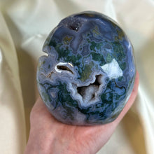 Load image into Gallery viewer, XXL “Druzy Forest” Moss Agate Skull Carving