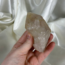 Load image into Gallery viewer, Chunky Quartz Point