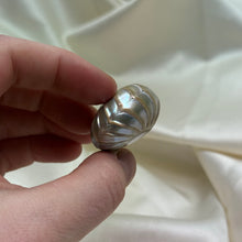 Load image into Gallery viewer, Drilled Pearly Shell A