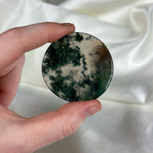Load image into Gallery viewer, Moss Agate Disc Carving D