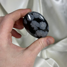 Load image into Gallery viewer, Snowflake Obsidian Palmstone D